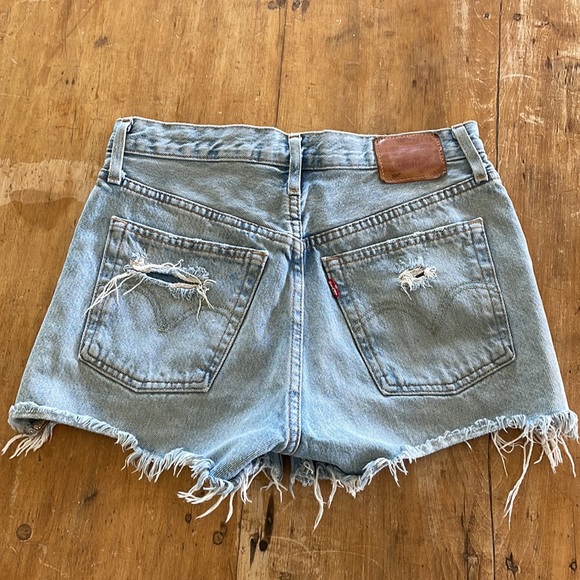 Levi’s high rise distressed jean shorts - Picture 2 of 2